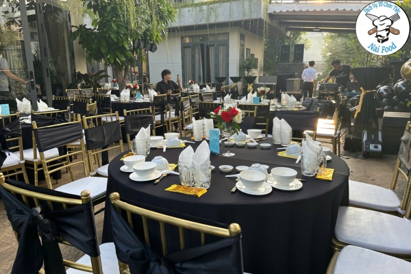 Kh&ocirc;ng gian tiệc