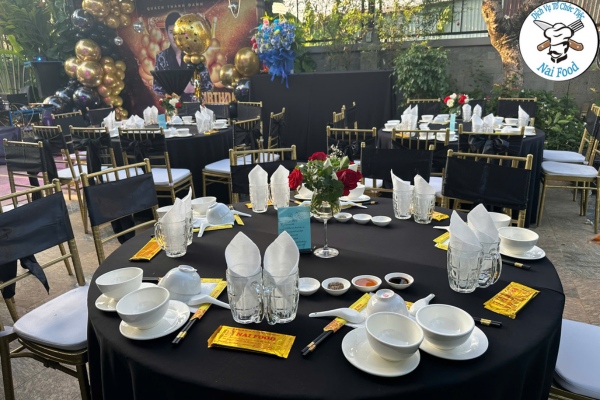 Kh&ocirc;ng gian tiệc