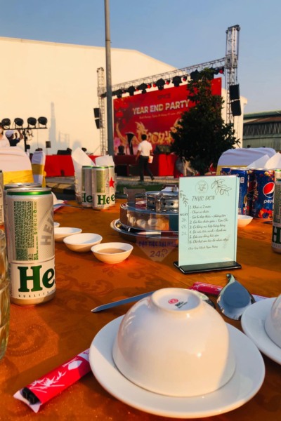 Dịch vụđặt tiệc tất ni&ecirc;n